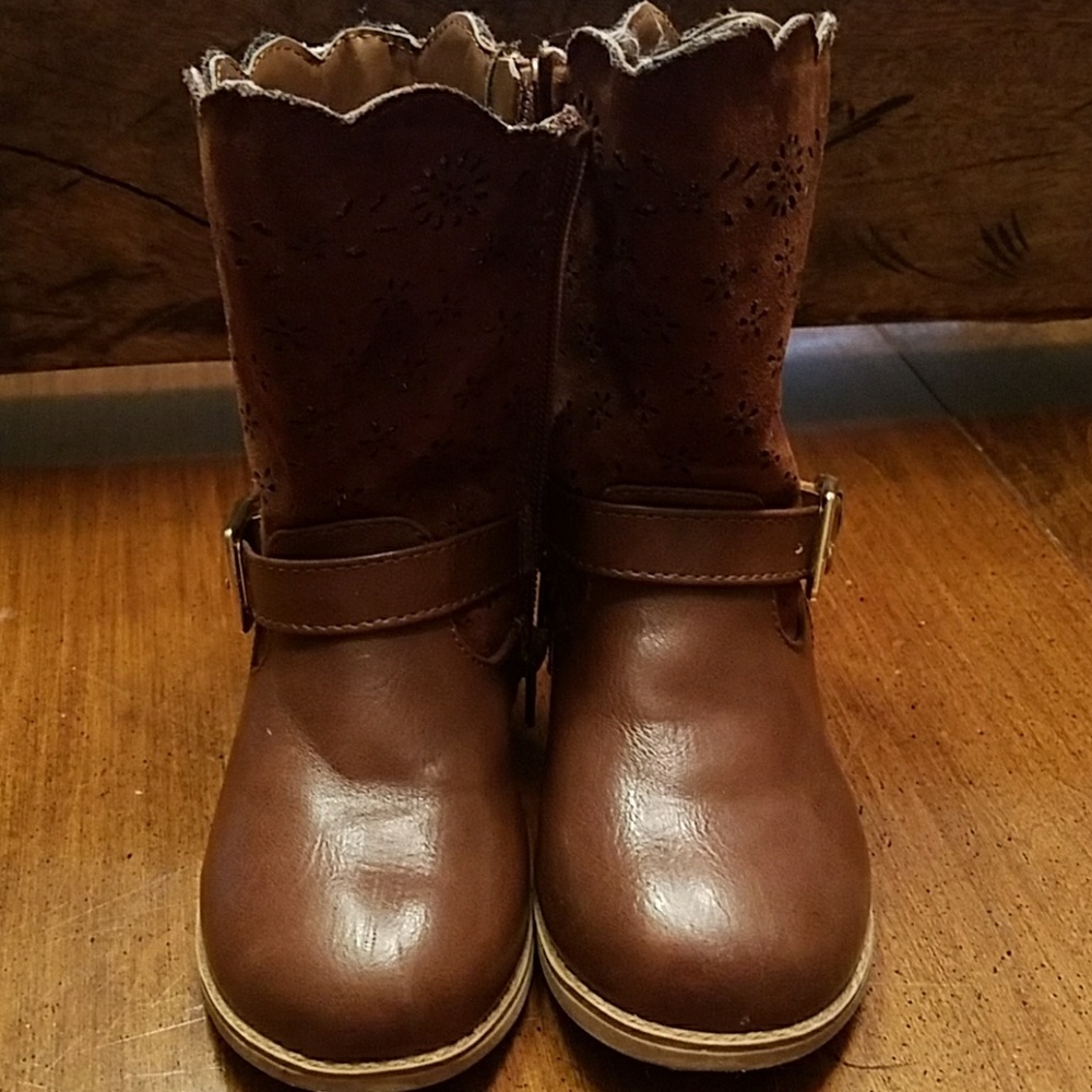 Brown toddler boots